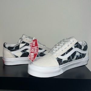 Vans Shoes| (Ward/ Old Skool) Women’s Blue and White geometric shoes
